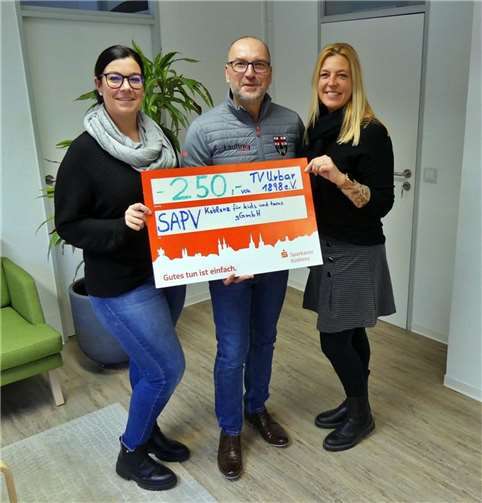 Peter Stubbe vom TV Urbar konnte die Spende übergeben.  Foto: privat