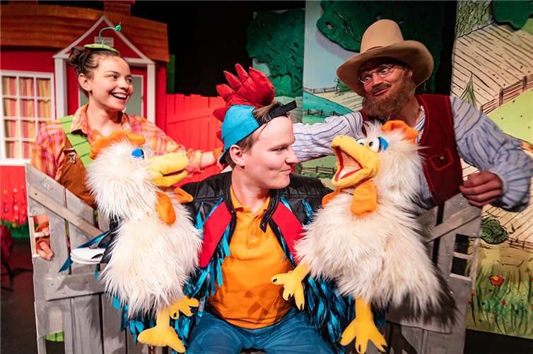 Petersson und Findus gibt es im September im JUSCH. Foto: Schlosstheater