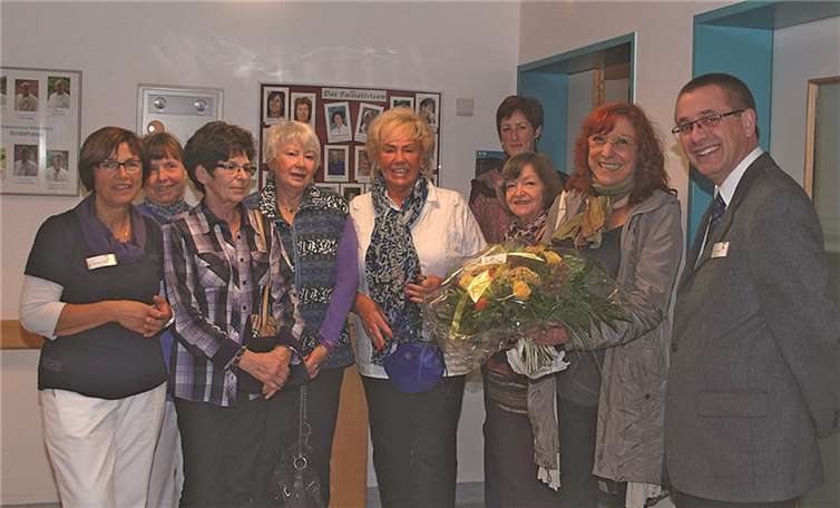 Petra Elsner besuchte mit ihren Mitarbeitern die Palliativstation in der Remagener Klinik.privat