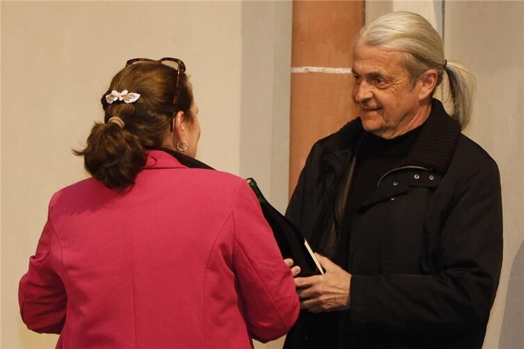 Petra Gadsch bedankt sich bei Stephan Wahl für die Lesung.