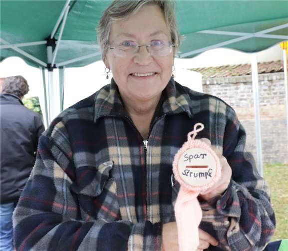 Petra Greiser hatte handgefertigte,klassische Sparstrümpfe im Angebot.