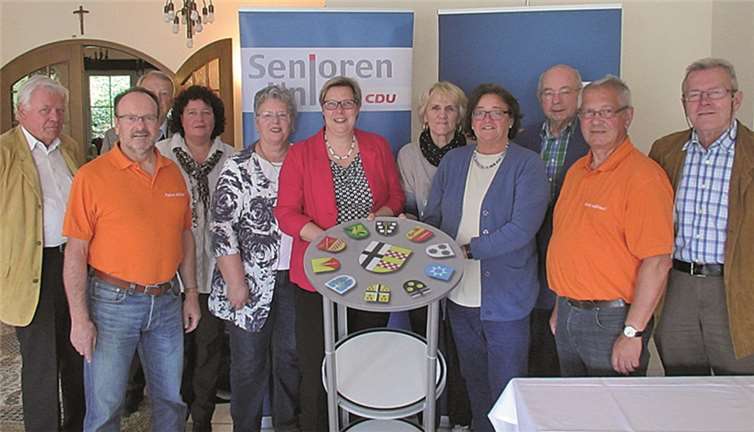 Petra Kalkbrenner (CDU) und die Teilnehmer des Runden Tisches im Hotel Weidenbrück. privat