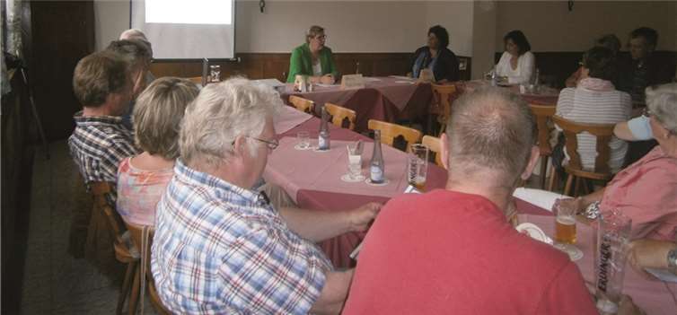 Petra Kalkbrenner stand den Bürgern Rede und Antwort. privat