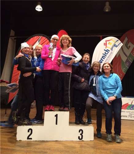 Petra Kath und Sylva Kohl auf dem Siegerpodest.privat