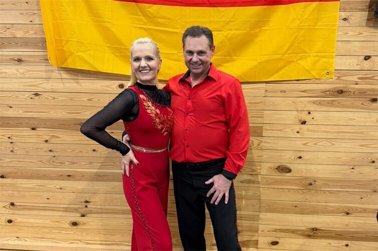 Petra Lahnstein aus Molsberg und Ecki May aus Neuwied haben im Oktober 2024 ihr allererstes Turnier als Discofox-Paar getanzt - und seitdem einen rasanten Aufstieg hingelegt, bis jetzt zur WM auf Zypern!