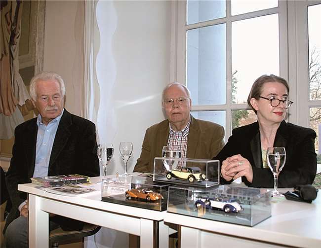 Petra Lötschert (r.), Leiterin des Kultursalons, hatte Oldtimer-Freunde zur Talkrunde eingeladen. US