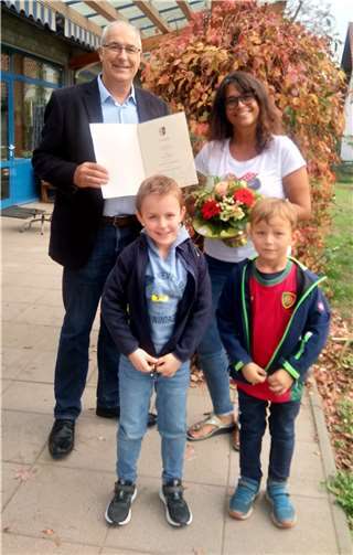 Petra Mähner wurde für 25 Jahre im öffentlichen Dienst geehrt. Quelle: VG Vallendar