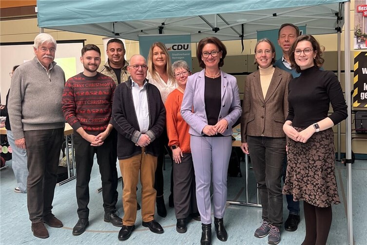 Petra Schneider, MdL (4.v.r) mit Herta Stiren, (5.v.l.) und weiteren CDU-Mitgliedern. Foto: CDU Remagen