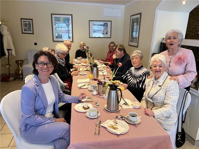 Petra Schneider, MdL, Christa Neukirchen und Ingeborg Bernards, CDU-Senioren-Union mit Teilnehmenden.