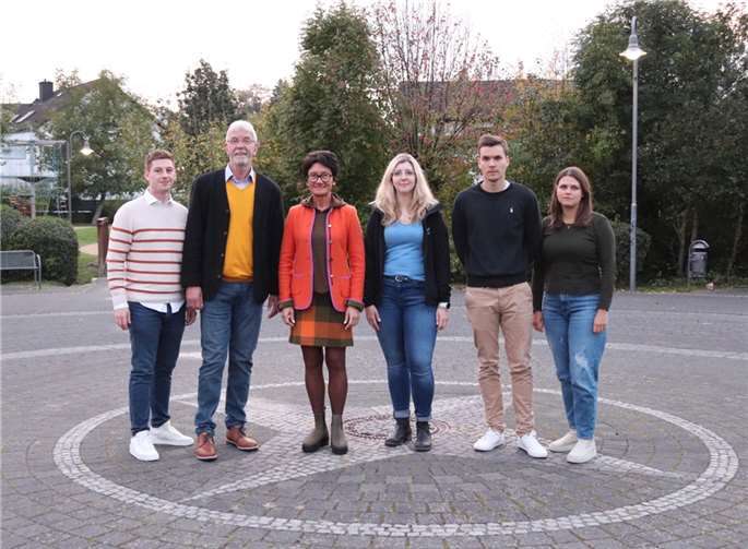 Petra Schneider MdL, Ortsbürgermeister Rolf Hans und weitere Mitglieder der CDU Niederzissen setzen sich weiter für rechtliche Klarheit in den beiden Neubaugebieten der Gemeinde ein. Quelle: CDU-Ortsverband Niederzissen