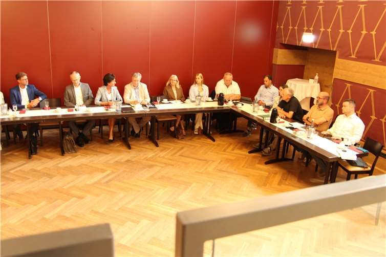 Petra Schneider, MdL, mit CDU Landtagsabgeordneten, Kreistagsmitgliedern und Flutbetroffenen. Foto: privat