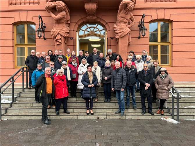 Petra Schneider konnte eine Gruppe von Bürgerinnen und Bürgern aus dem Wahlkreis Remagen/Sinzig in Mainz begrüßen. Quelle: Büro von Petra Schneider