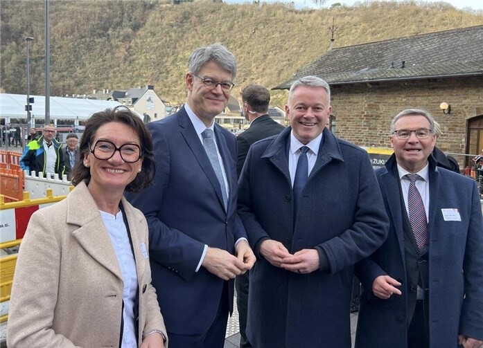 Petra Schneider (links) und Horst Gies (rechts) bei feierlichen der Wiederinbetriebnahme der Ahrtalbahn gemeinsam mit Bundesverkehrsminister Patrick Schnieder (2. v.l.) und Dem CDU-Spitzenkandidat Gordon Schnieder (2. v.r.). Foto: privat
