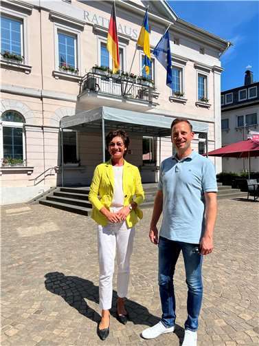 Petra Schneider mit Bürgermeister Björn Ingendahl. Foto: privat