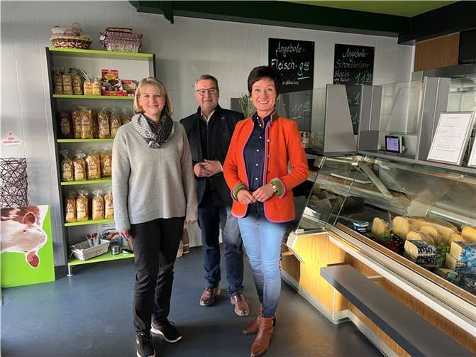 Petra Schneider und Horst Gies bei einem Besuch bei Metzgermeisterin Dagmar Groß-Mauer. Foto: privat