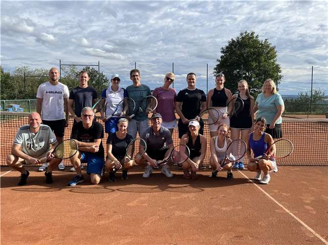 Petrus sorgt für perfektes Tenniswetter beim Mixed-Turnier. Quelle: TC Nörtershausen/Udenhausen