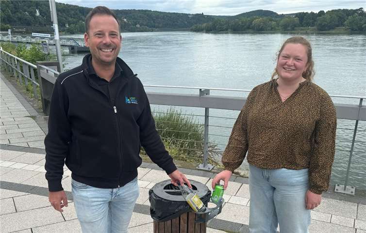 Pfandflaschen gehören ab sofort „daneben“.  Foto:Verena Weyl