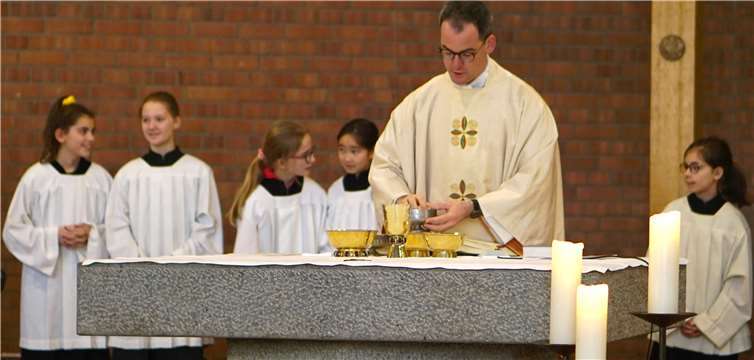 Pfarrer Alexander Burg zelebrierte die Messe. Fotos: privat