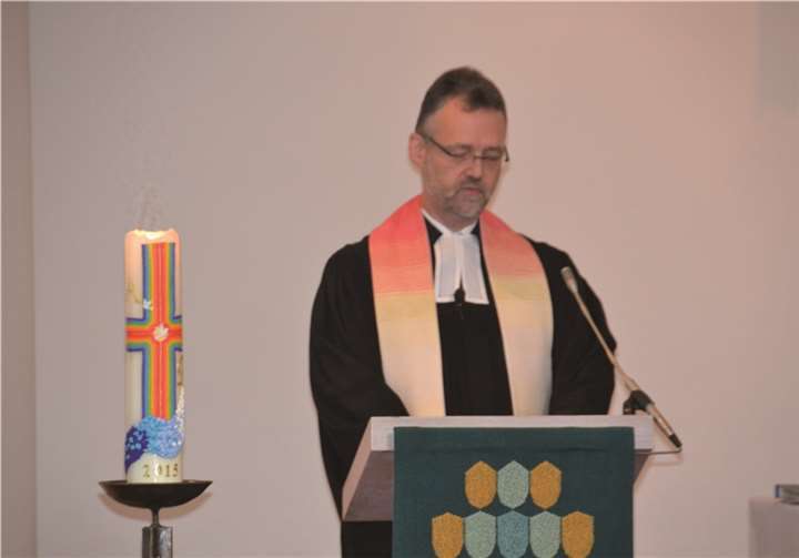 Pfarrer Bernd Kehren predigt über die Rolle des Mannes in Familie und Gesellschaft.