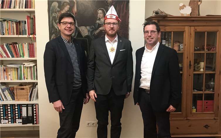 Pfarrer Christoph C. Schwaegermann von der Evangelischen Trinitatis Kirchengemeinde Linz, Markus Siebertz, Geschäftsführer der Schweren Artillerie Linz, Pastor Lothar Anhalt von der katholischen Pfarreiengemeinschaft Linz (v. l.). © Roland Thees