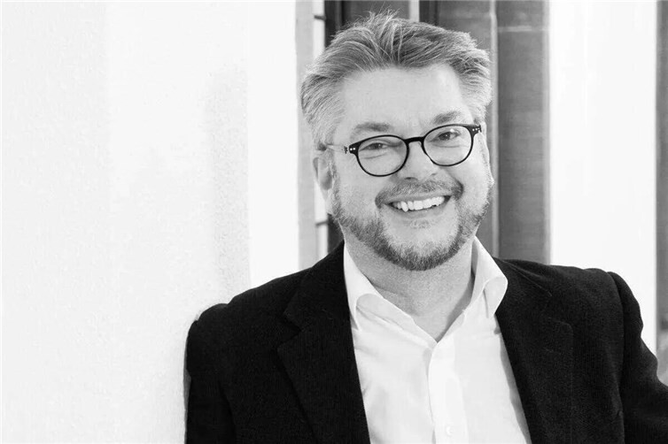 EIN-Spruch: Zeit - Umstellen Pfarrer Dr. Arno-Lutz Henkel.  Foto:privat