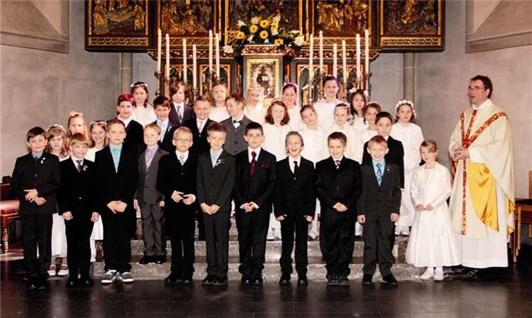 Pfarrer Dr. Rainer Justen zelebrierte die Festmesse. SES