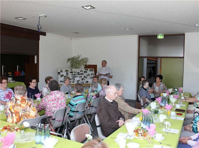 Pfarrer Günter Marmann freute sich über das Jubiläum und die vielen erschienenen Senioren.