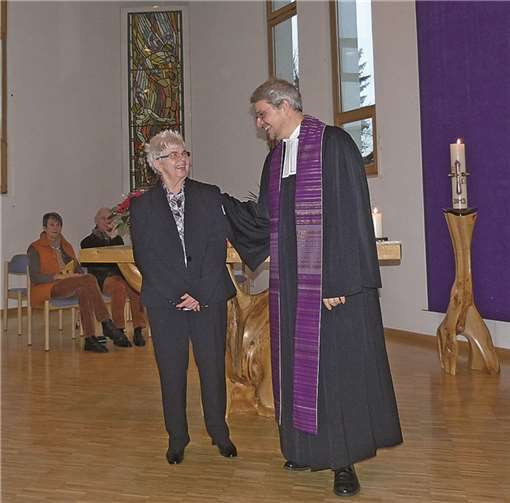 Pfarrer Günter Schmitz-Valadier und Frau Alwine Rohwedder bei der Verabschiedung im Gottesdienst. privat