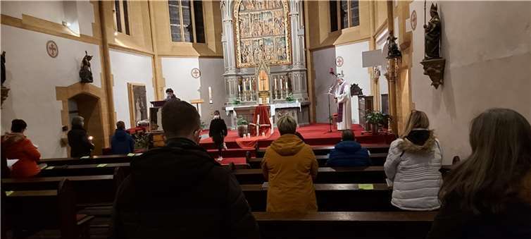 Pfarrer Laskewicz beim Friedensgebet.