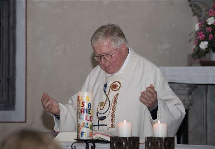 Pfarrer Manfred Häuser zelebrierte die Messe am Christ-Königs-Tag.