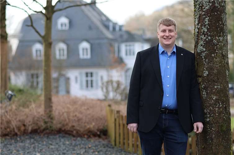 Pfarrer Manuel Fetthauer ist neuer evangelischer Klinikseelsorger in Dernbach, Selters und Montabaur. Foto: Sabine Hammann-Gonschorek