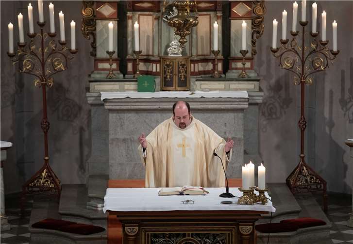 Pfarrer Maxeiner feierte die Mundartmesse.