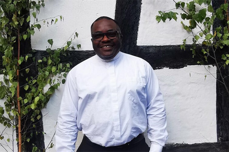 Pfarrer P. Magnus Ifedikwa - Foto bei der Ariendorfer Kirmes am vergangenen Wochenende. 