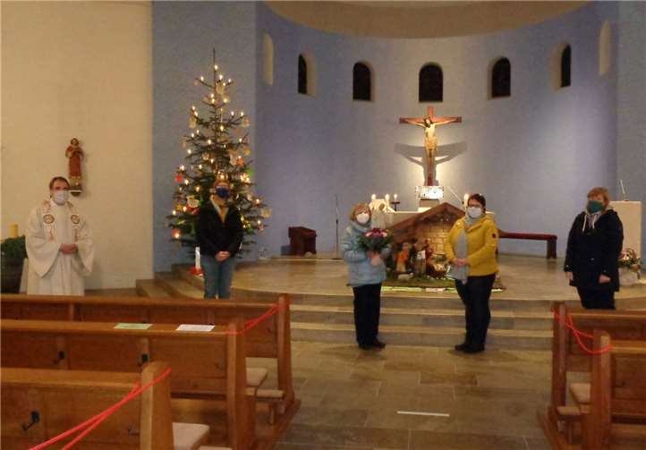 (Pfarrer Rainer Justen, Gemeindereferent Matthias Beer, Pfarrsekretärin Leni Schmitz, Pfarrsekretärin Erika Jüngling, Gemeindereferentin Anita Nohner.Fotos:privat