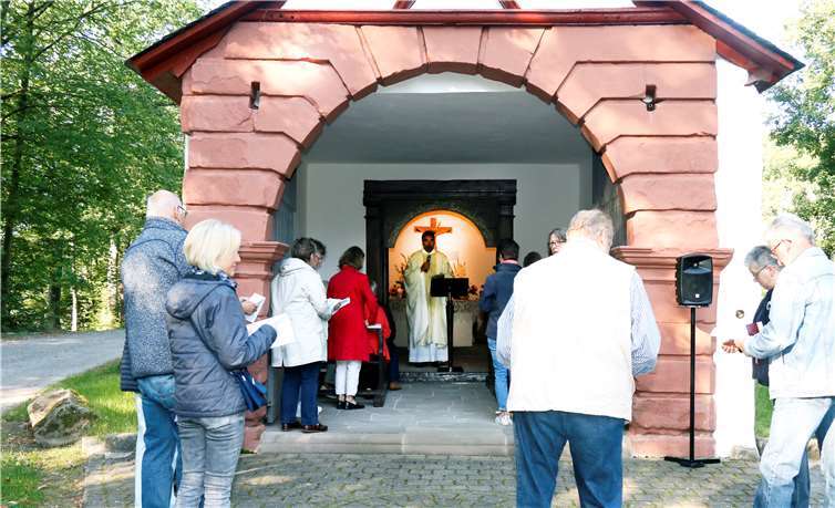 Pfarrer Rainer Justen zelebrierte in der Schutzengelkapelle eine Heilige Messe.