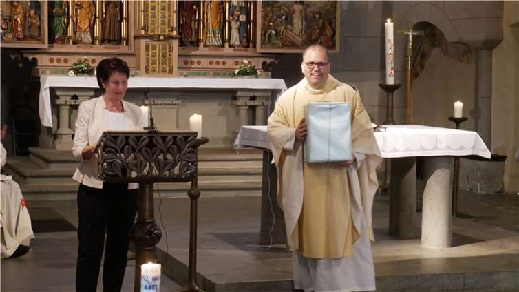 Pfarrer Stefan Salzmann predigte in seinem Verabschiedungsgottesdienst Popsongs zum Thema „Liebe“. Foto: privat