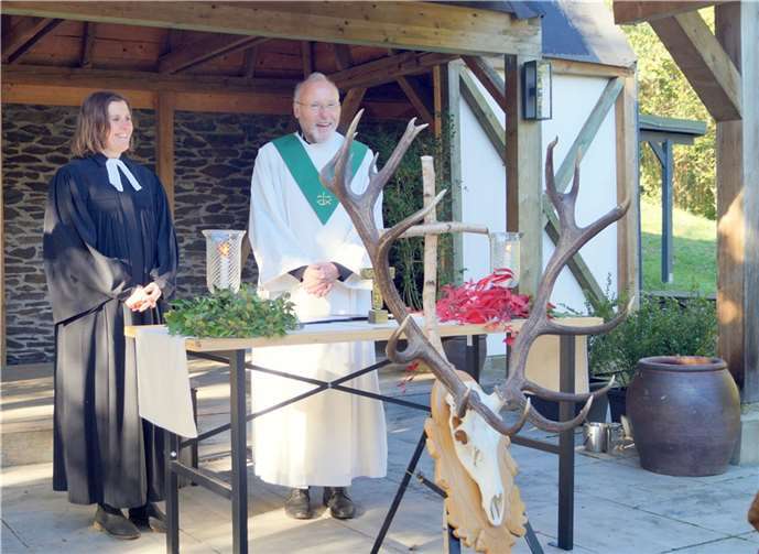 Pfarrerin Dr. Anke Wiedekind und Gemeindereferent Bernd Gilles hielten die Hubertusmesse in Form eines ökumenischen Gottesdienstes. Fotos: Benedikt Schmitt.