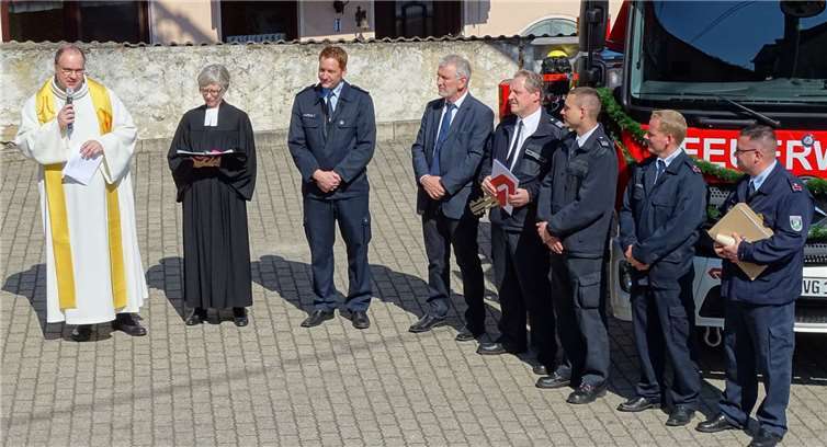 Pfarrerin Iris Ney und Pfarrer Jörg Schuh bei der Einsegnung. Fotos: privat