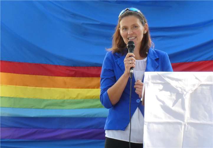 Pfarrerin Pollmächer predigt. Foto: privat