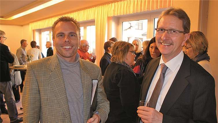 Pfarrgemeinderatsvorsitzender Dominik Becker (re.) freute sich gemeinsam mit Dekanats-Kantor Markus Johannes Lamprecht über einen gelungenen Neujahrsempfang der kath. Pfarrgemeinde Maria Himmelfahrt Mülheim.