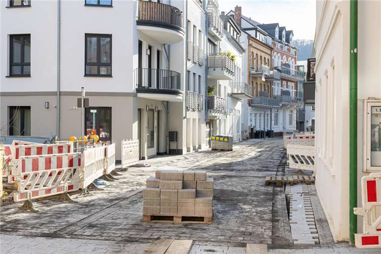 Pflasterarbeiten in der Ahrstraße von Bad Neuenahr.  Foto: Christoph Steinborn/Stadtverwaltung