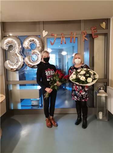 Pflegedienstleitung Ute Schmitt verabschiedet Heimleiterin Rita Gasper.Foto: privat