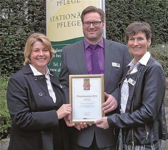 Pflegedienstleitung des ambulanten Pflegeservice (v.l.n.r.) Anke Matamoros, Direktor Peter Kühnl-Münzer, Pflegedienstleitung des stationären Pflegewohnbereiches Regine Broicher. Ahrtal-Residenz