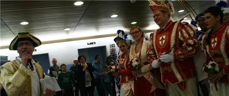 Pflegedirektor Jörg Mogendorf begrüßte Prinz Frank vom Güls am See und Confluentia Melina samt Gefolge auf das Herzlichste im Kemperhof. privat