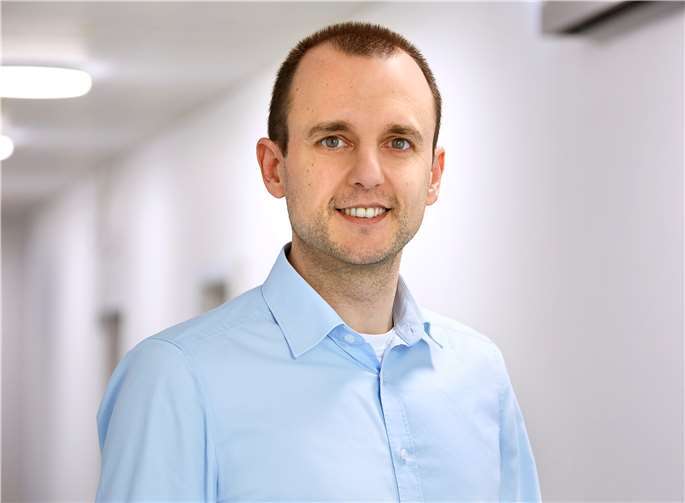 Pflegedirektor Mario Schneider freut sich über den neuen Kooperationspartner für die Ausbildung der Schüler. Foto: St. Elisabeth Krankenhaus Lahnstein GmbH,Katholische Kliniken LahnGmbH