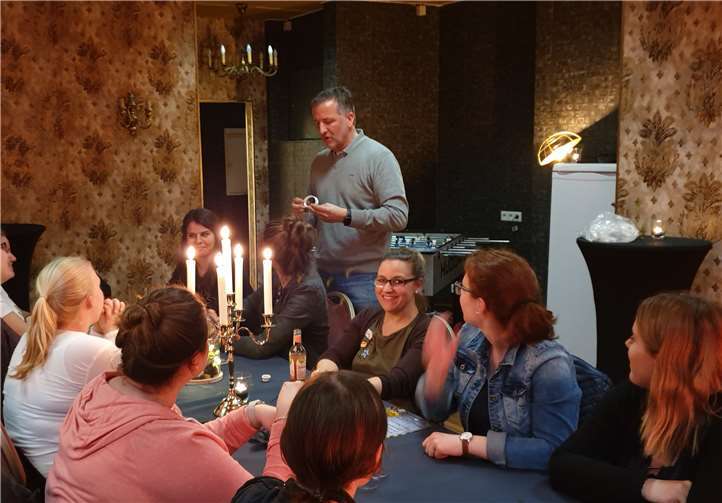 Pflegedirektor Oliver Schömann bedankt sich bei den Schülerinnen und Schülern für ihr Engagement und wünscht viel Erfolg bei den Prüfungen.Foto: privat