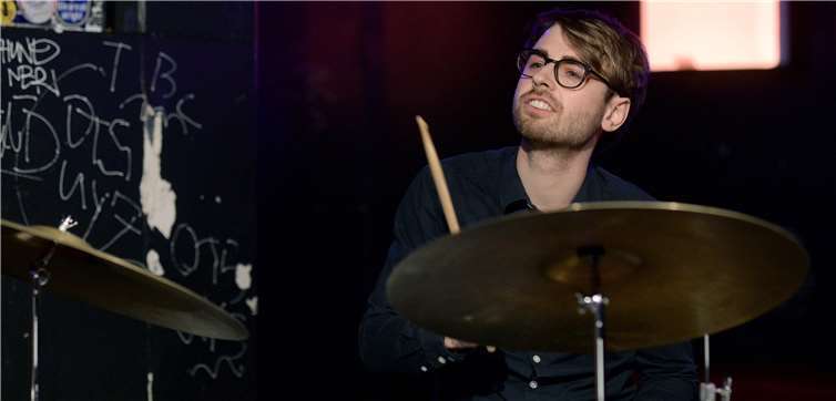 Philipp Klahn absolvierte an der Folkwang Universität der Künste das Fach Jazz-Schlagzeug. Foto: privat
