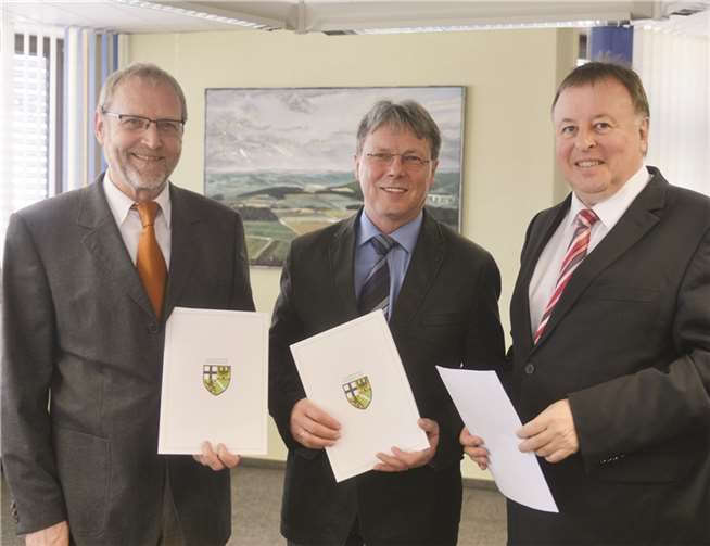 Philipp Löhr (v. l.) und Harry Zapf wurden von Dr. Jürgen Pföhler offiziell verabschiedet. Kreisverwaltung Ahrweiler