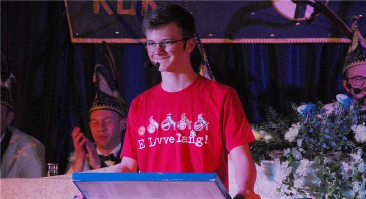 Philipp Manderbach ist wieder da! Nach einem JahrPause eroberte der Vierzehnjährige die Bütt‘ zurück.