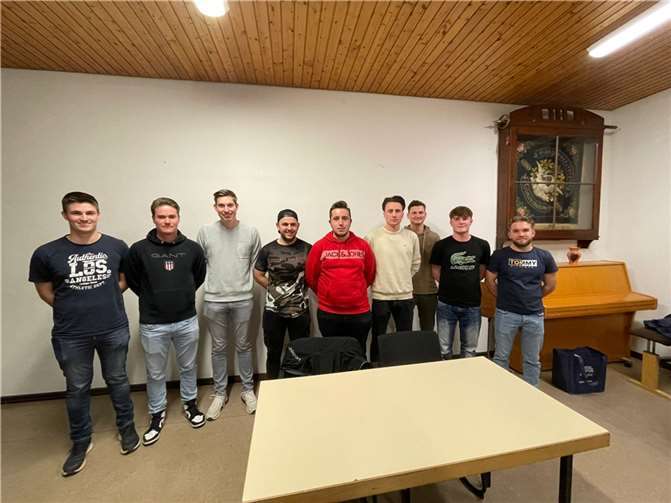 Philipp Rang (2. Vorsitzender), Alex Reidt (1. Zeugwart), Mirco Rang (2. Präsident/Schriftführer), Joshua Maeding (1. Präsident), Daniel Bolde (1. Vorsitzender), Nico John (2. Kassierer), Christian Euskirchen (1. Kassierer), Simon Braun (2. Fähnrich), Lars Jirasek (2. Zeugwart).  Foto: privat